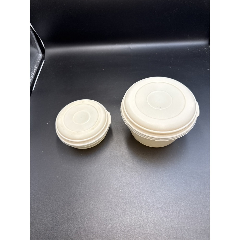 Rubbermaid Servin Saver #1 14 oz, #2 4 Cup Round Container‎ with Almond Lids